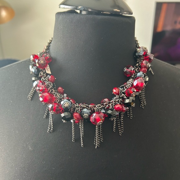 Black and red necklace - Picture 2 of 3